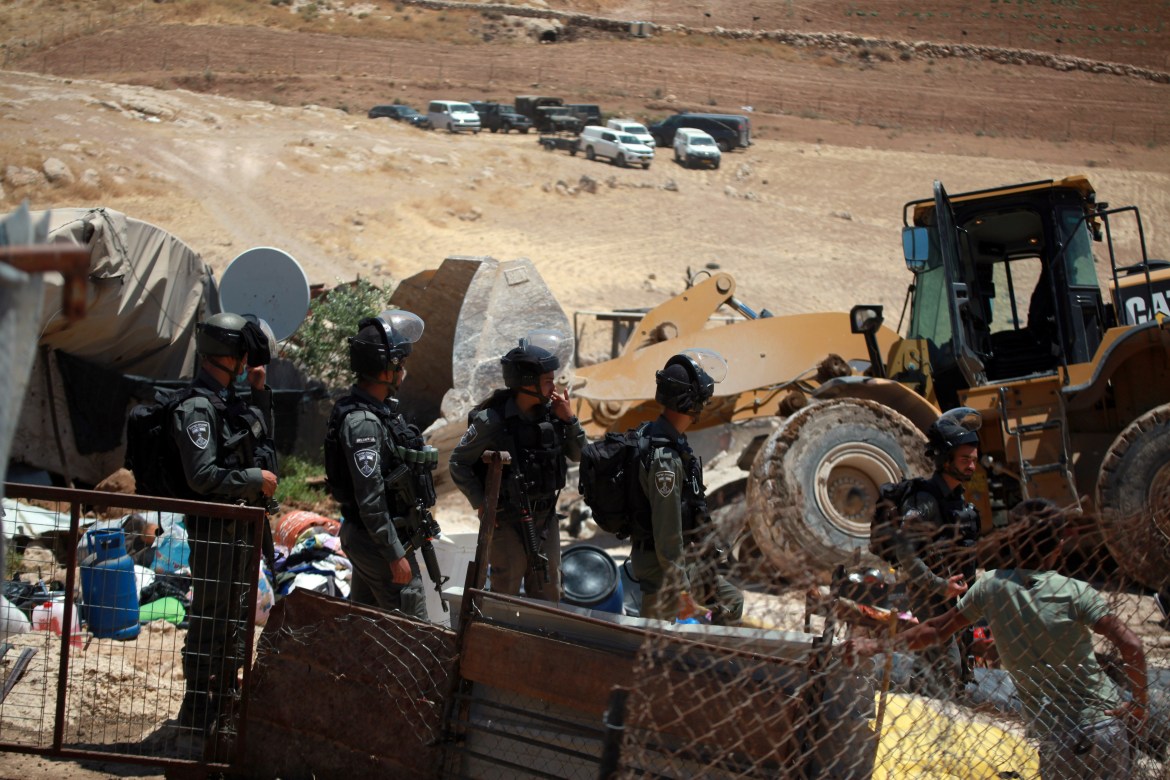 Israeli soldiers demolish 16 constructions of Palestinian bedouins in West Bank