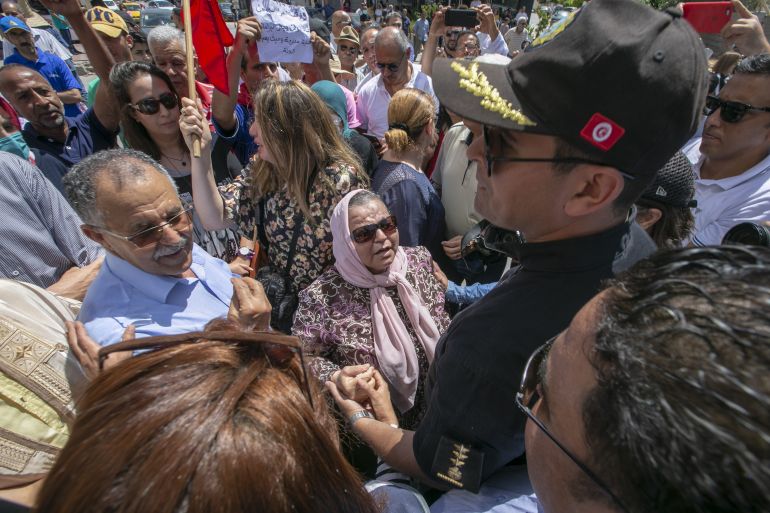 Police intervene sit-in protest in Tunis