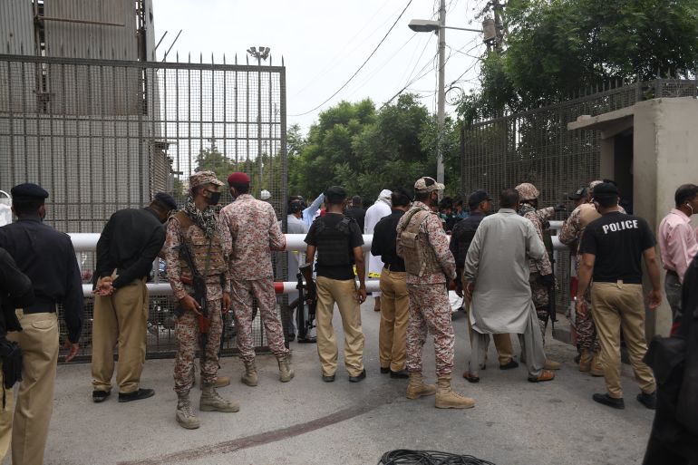 9 killed as gunmen attack Pakistani stock exchange