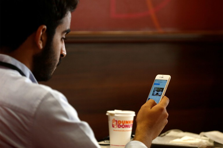 A Saudi man explores social media on his mobile device as he sits at a cafe in Riyadh, Saudi Arabia May 24, 2016. REUTERS/Faisal Al Nasser