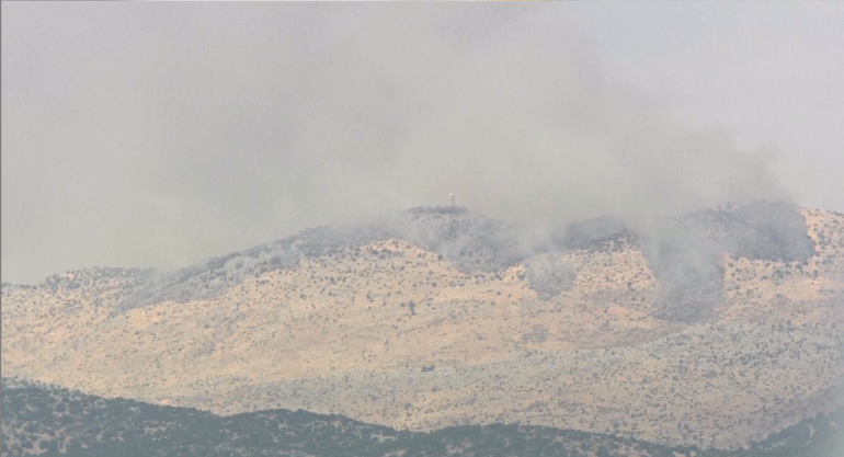 تصاعد اعمدة الدخان جراء القصف الاسرائيلي على تلال بلدة كفرشوبا جنوبي لبنان