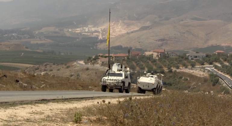تنتشر قوات الامم المتحدة على الحدود بين لبنان واسرائيل في مهمة لحفظ الامن بالتعاون مع الجيش اللبناني