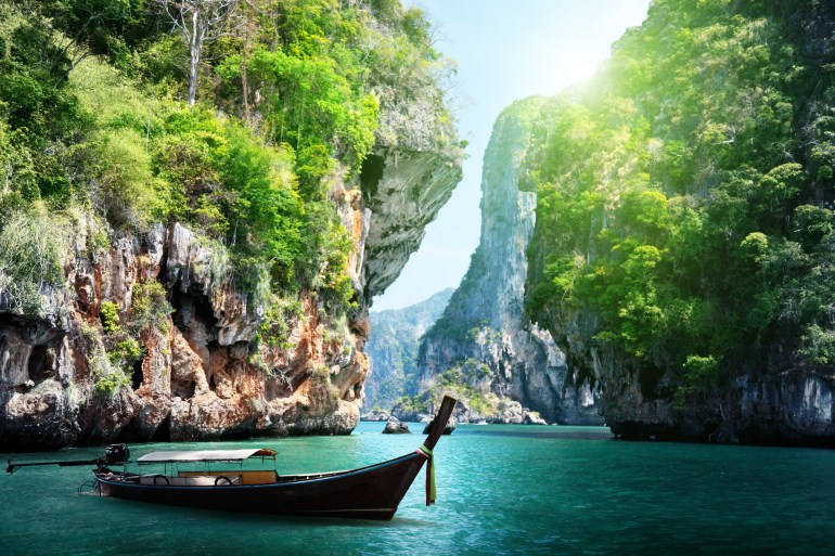 long boat and rocks on railay beach in Krabi, Thailand; Shutterstock ID 125319602; Department: -
