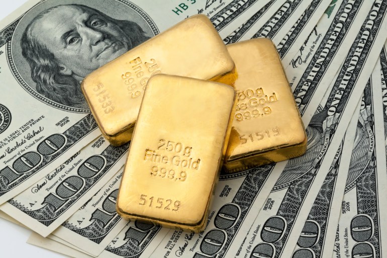 Investing in real gold than gold bullion and gold coins; Shutterstock ID 42862090; Department: -