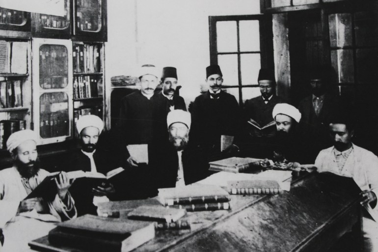 13-صورة أرشيفية من يوم افتتاح المكتبة الخالدية عام 1900(الجزيرة نت)