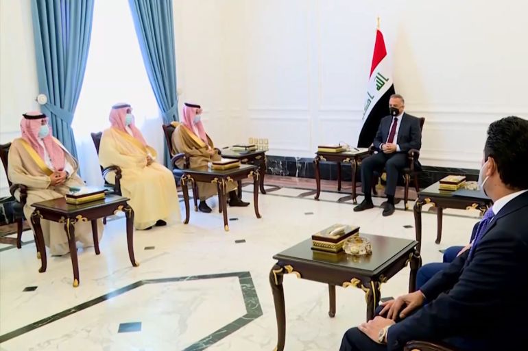 الكاظمي يلتقي وزير الخارجية السعودي
