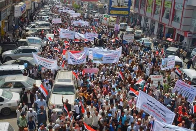 اليمن/ مظاهرة في مدينة تعز دعماً للشرعية والجيش الوطني وتنديداً بالحوثيين
