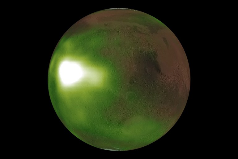 لماذا يظهر المريخ متوهجا باللون الأخضر في صور ناسا الأخيرة؟