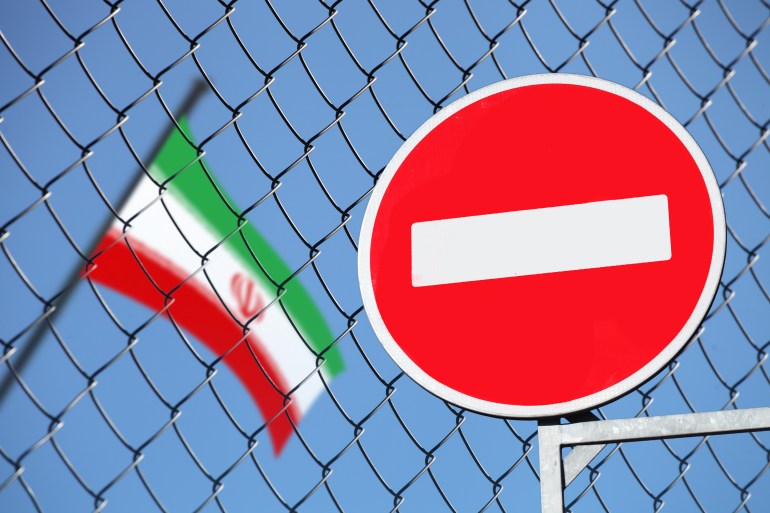6 أسئلة تشرح معنی إعادة فرض العقوبات علی إيران | أخبار سياسة | الجزيرة نت