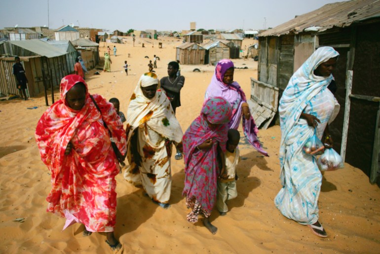 Mauritanians ex-slaves walk in suburb outside Mauritania's capital Nouakchott