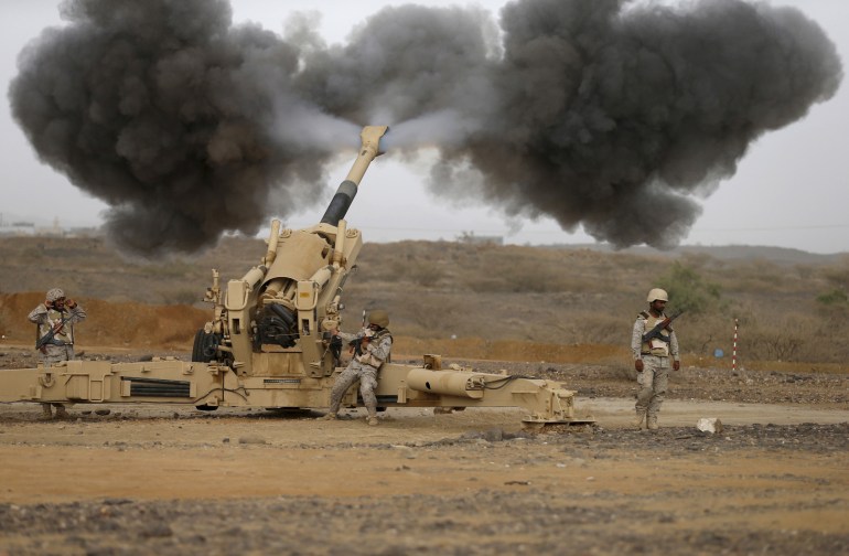Saudi army artillery fire shells towards Houthi positions from the Saudi border with Yemen