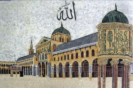 تناولت رسومات الموزاييك المعالم الدينية والأثرية بسوريا مثل الجامع الأموي بدمشق (الجزيرة)