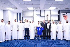 اللاعب الإسرائيلي ضياء سبع يحمل قميص النصر الإماراتي بعد توقيع العق