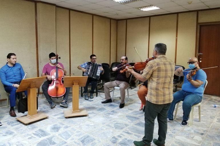 من داخل دائرة الفنون الموسيقية ، بمدينة الأعظمية ببغداد