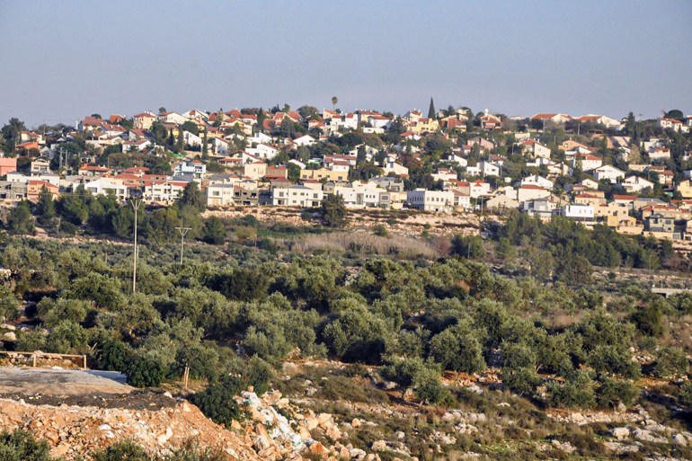 منظر عام لمستوطنة "أرئيل" كبرى المستوطنات بالضفة