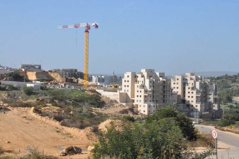 مستوطنة حريش على جانبي الخط الأخضر شمال الضفة الغربية لتوطين 250 ألف من اليهود الحريديم