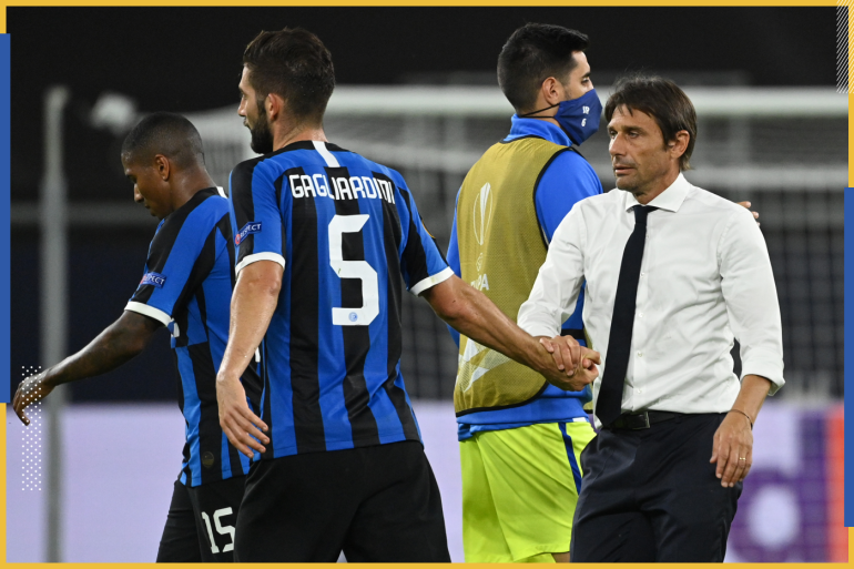 GELSENKIRCHEN, GERMANY - AUGUST 05: Antonio Conte, Manager of Inter Milan shakes hands with Roberto Gagliardini at full-time during the UEFA Europa League round of 16 single-leg match between FC Internazionale and Getafe CF at Arena AufSchalke on August 05, 2020 in Gelsenkirchen, Germany. (Photo by ina Fassbender/Pool via Getty Images)