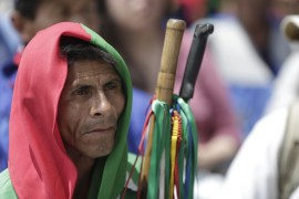 epa07916349 Dozens of indigenous people attend the National Meeting of Indigenous Guards, in Toribio, Colombia, 12 October 2019. Indigenous people from the Colombian department of Cauca denounced this Saturday that Mexican cartels are recruiting...