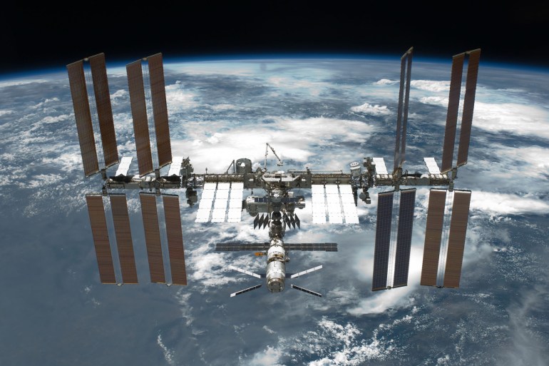 محطة الفضاء الدولية عملت كعقدة اتصال دائمة لاستقبال بعض الصور من الأرض (بيكسابي)