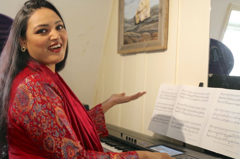 مغنية باكستانية مقيمة بلندن/ سايرة بيتر صاحبة أول أوبرا صوفية