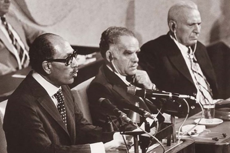 السادات أثناء زيارته لإسرائيل وإلقائه خطابا أمام الكنيست في 19 نوفمبر 1977