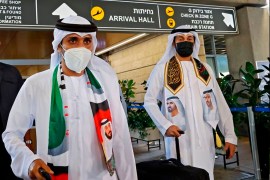 المغني الإماراتي ماجد الجاسم أثناء استقباله في مطار بن غوريون