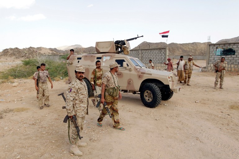 Yemeni soldiers gather at a military post in al-Mahfad in the southern Yemeni province of Abyan May 23, 2014. Picture taken May 23, 2014. To match Insight YEMEN-CAMP/ REUTERS/Khaled Abdullah (YEMEN - Tags: MILITARY POLITICS CIVIL UNREST)
