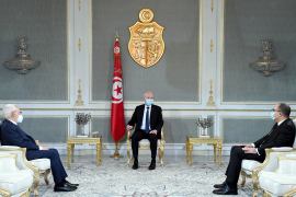 تونس لقاء بين الرئيس قيس سعيد ورئيس الحكومة هشام المشيشي (يمين) ورئيس البرلمان راشد الغنوشي بقصر قرطاج ديسمبر 2020