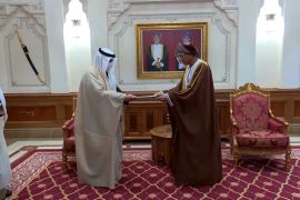 وزير الخارجية الكويتي يسلم رسالة خطية إلى سلطان عمان