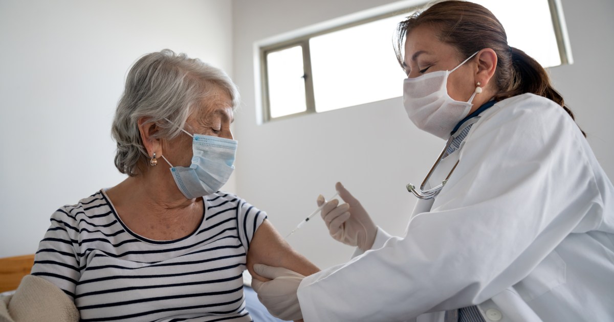 العالم لن يتغلّب على فيروس كورونا قبل نهاية العام والسعودية تشترط التطعيم للحج