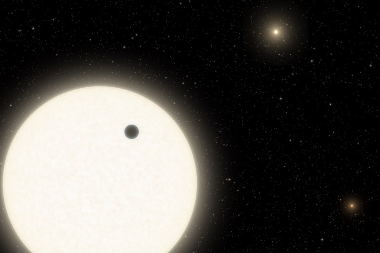 اكتشاف نظام نجمي غريب.. كوكب و3 شموس