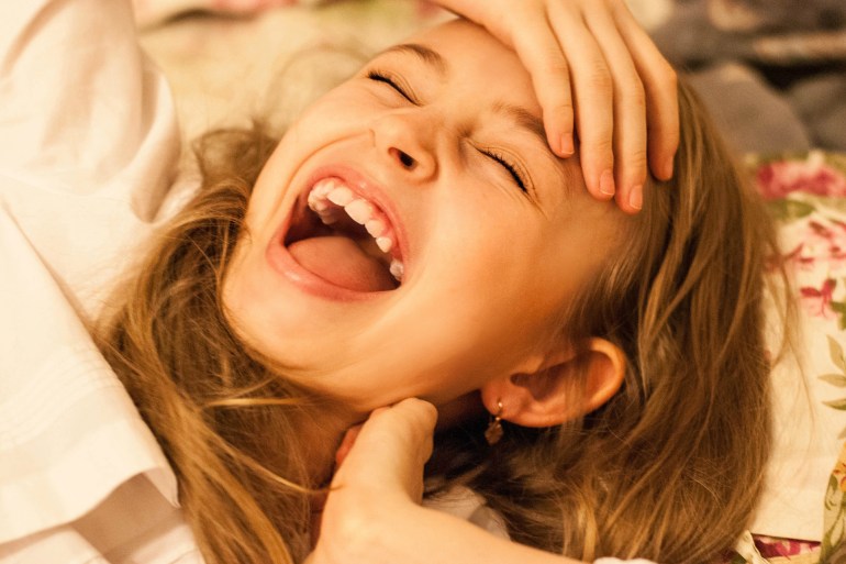 الأطفال يضحكون بسهولة أكثر من الكبار - بيكسابي
