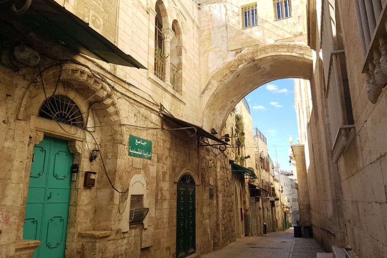 2-أسيل جندي، البلدة القديمة في القدس مدخل الزاوية النقشبندية في القدس(الجزيرة نت)