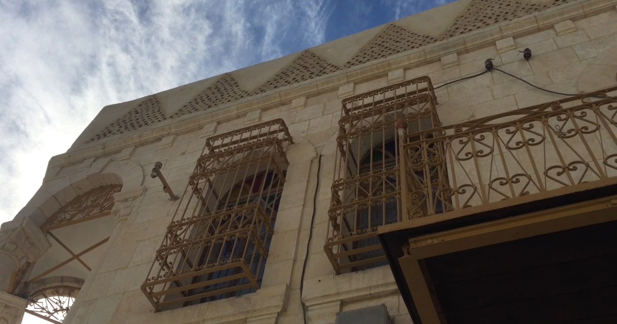 مساع فلسطينية لتحويل فندق فلسطين في الخليل لمتحف يضم قطعا أثرية