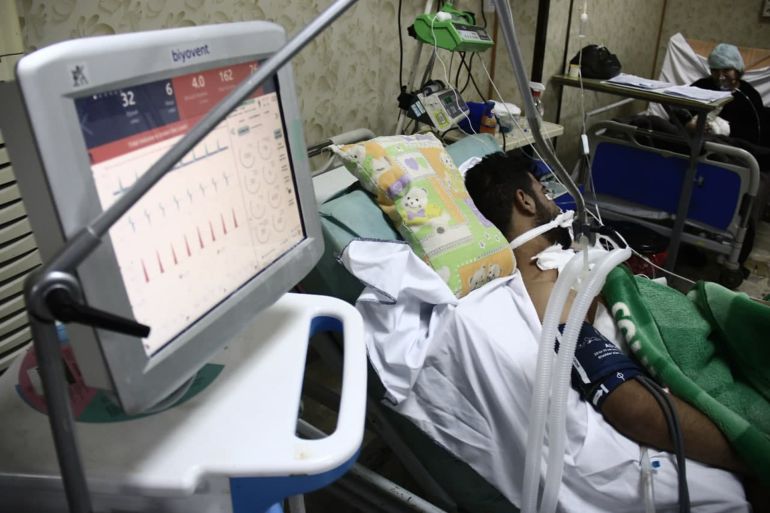 3-2- تجتهد الفرق الطبية في إدلب بإنقاذ أرواح العشرات من الحالات الخطرة التي تمكث في العناية المشددة- عمر يوسف - الجزيرة نت