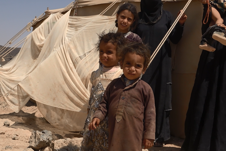أطفال يمنيون نازحون في أحد المخيمات في مأرب (الجزيرة نت) (2)