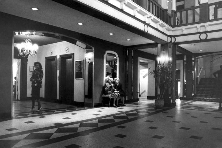 The lobby of the Barbizon in 1977 by that time, the idea of a hotel for women was losing its appeal, and occupancy rates were dropping - source: JACK MANNING/THE NEW YORK TIMES/REDUX