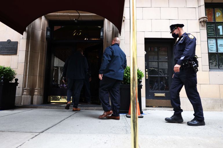 Federal Investigators Execute Search Warrant On Rudy Giuliani's NYC Apartment