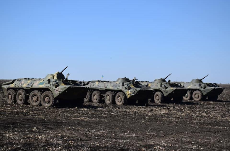 أوكرانيا تجري مناورات عسكرية قرب الحدود الروسية وتصريحات الحرب الباردة تعود بين واشنطن وموسكو