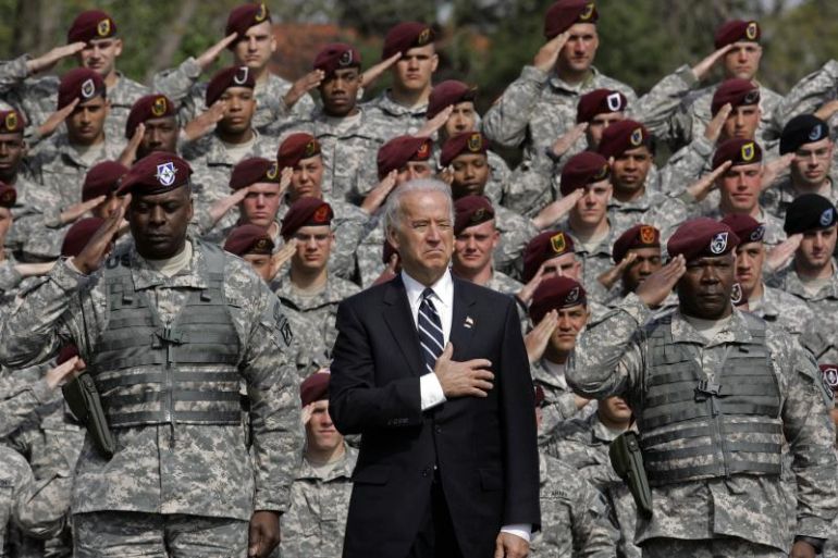 Joe Biden and Lloyd Austin at Fort Bragg, North Carolina, April 2008