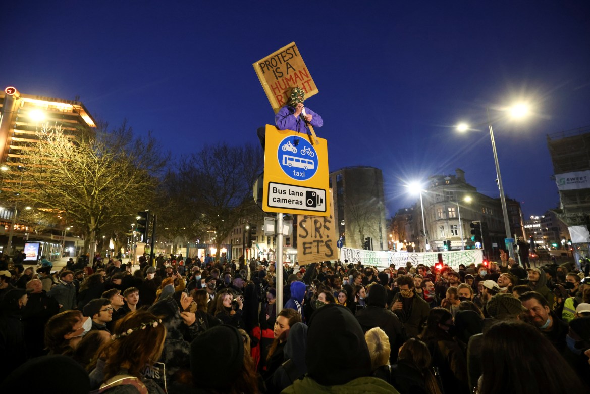 Plusieurs villes britanniques ont été témoins de manifestations sporadiques depuis la présentation du projet de loi au Parlement en mars dernier (Reuters)