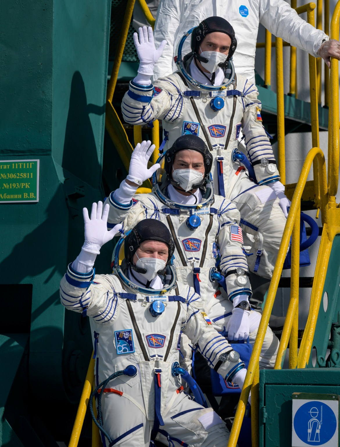 La pandémie de Corona dicte que les trois astronautes qui se dirigent vers la Station spatiale internationale s'engagent à s'isoler et à suivre les règles d'hygiène personnelle conçues pour protéger l'équipage de la station internationale de l'infection (Reuters)