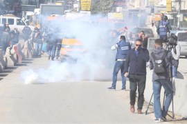 فلسطين القدس 17 نوفمبر 2018 جيش الاحتلال على حاجز قلنديا العسكري يقمع مسيرة شارك بها الاتحاد الدولي للصحفيين