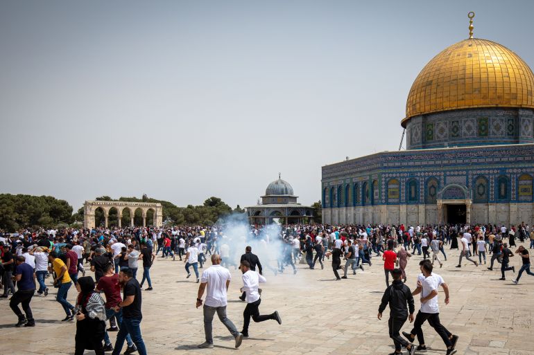 Israeli police intervene worshippers at Al-Aqsa Mosque