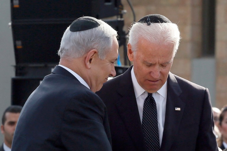 US Vice President Joe Biden (R) shakes hand with Israeli Prime Minister Benjamin Netanyahu during the state memorial service for former prime minister Ariel Sharon at the Knesset (the Israeli Parliament) in Jerusalem, on January 13, 2014. Israel paid homage to Ariel Sharon at a memorial service honouring one of its most skilled but controversial leaders who was hailed internationally for his dedication to the Jewish state. AFP PHOTO/GALI TIBBON (Photo by GALI TIBBON / AFP)