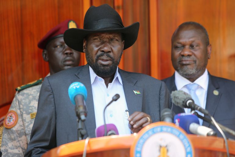 South Sudan's President Salva Kiir Mayardit flanked by ex-vice President and former rebel leader Riek Machar address a news conference at the State House in Juba