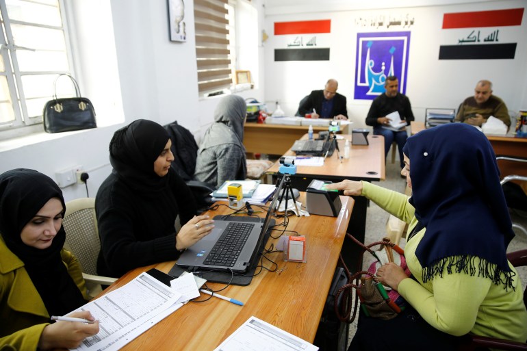 Iraqi electoral commission prepares biometrical voter IDs