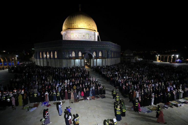Palestinians pray on Laylat al-Qadr amid tensions in Jerusalem