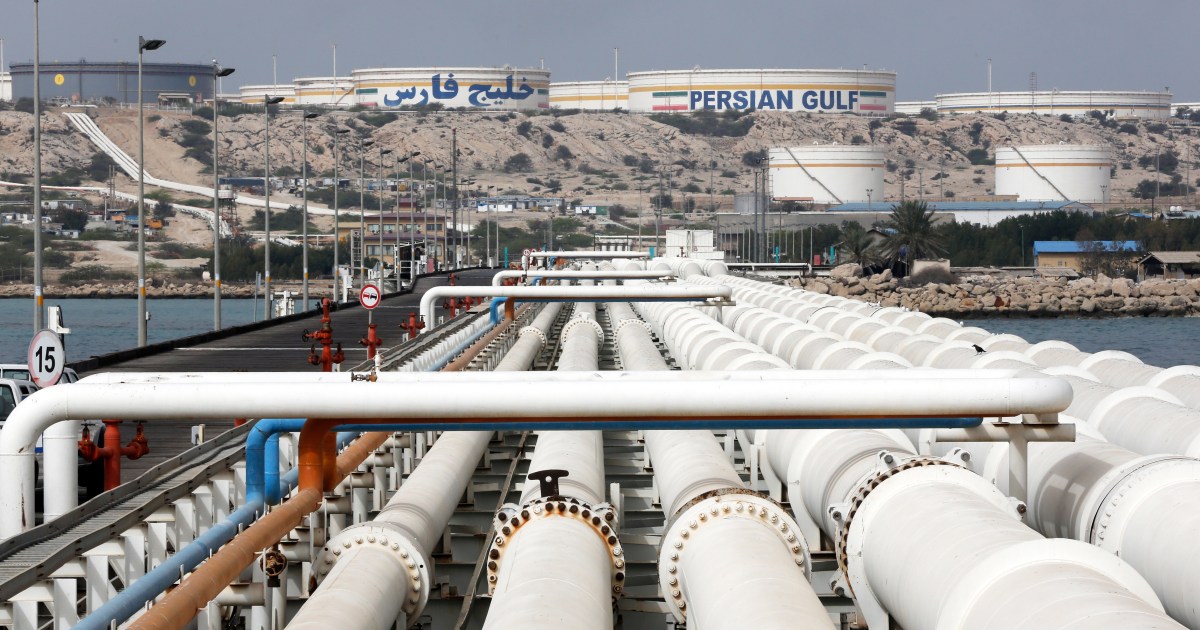 عودة النفط الإيراني إلى الأسواق العالمية.. ما تأثیره وتداعياته؟