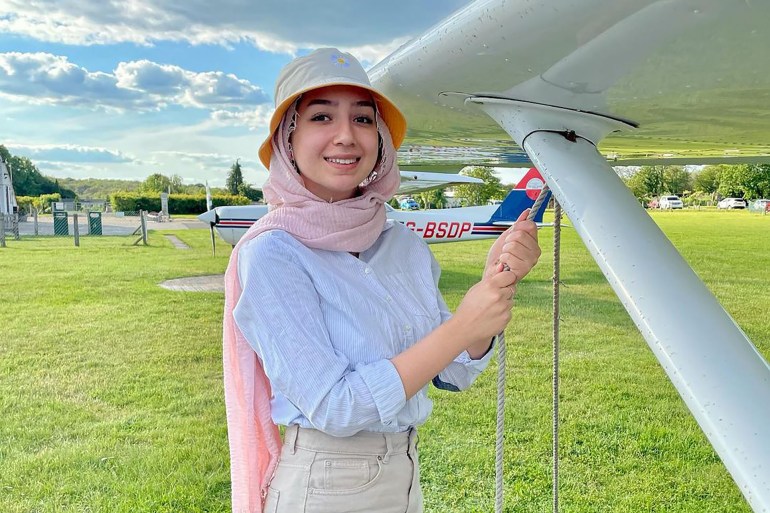 مايا غزال سفيرة النوايا الحسنة التي أصبحت أول لاجئة سورية تقود طائرة